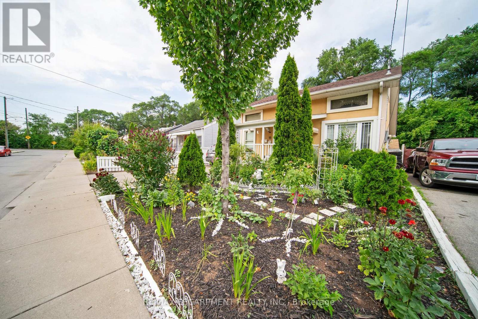 15 Dalhousie Avenue, Hamilton, ON - Outdoor