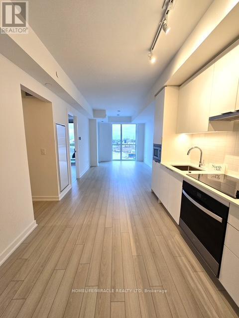 406 - 3071 Trafalgar Road, Oakville, ON - Indoor Photo Showing Kitchen