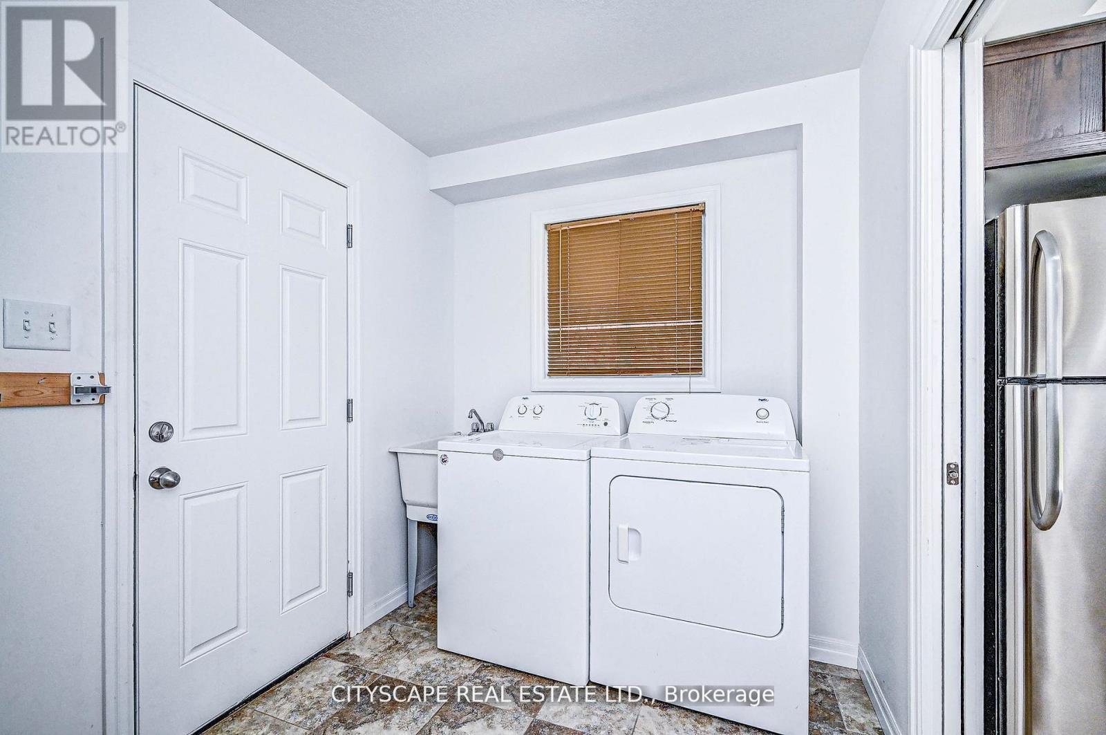 6 Castlebay Street, Kitchener, ON - Indoor Photo Showing Laundry Room