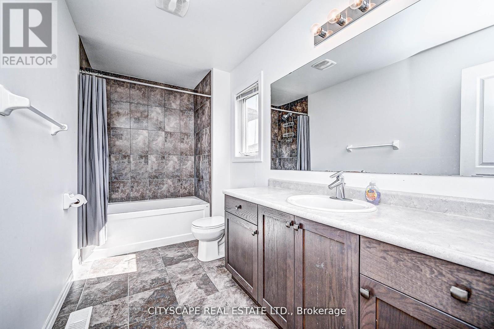 6 Castlebay Street, Kitchener, ON - Indoor Photo Showing Bathroom