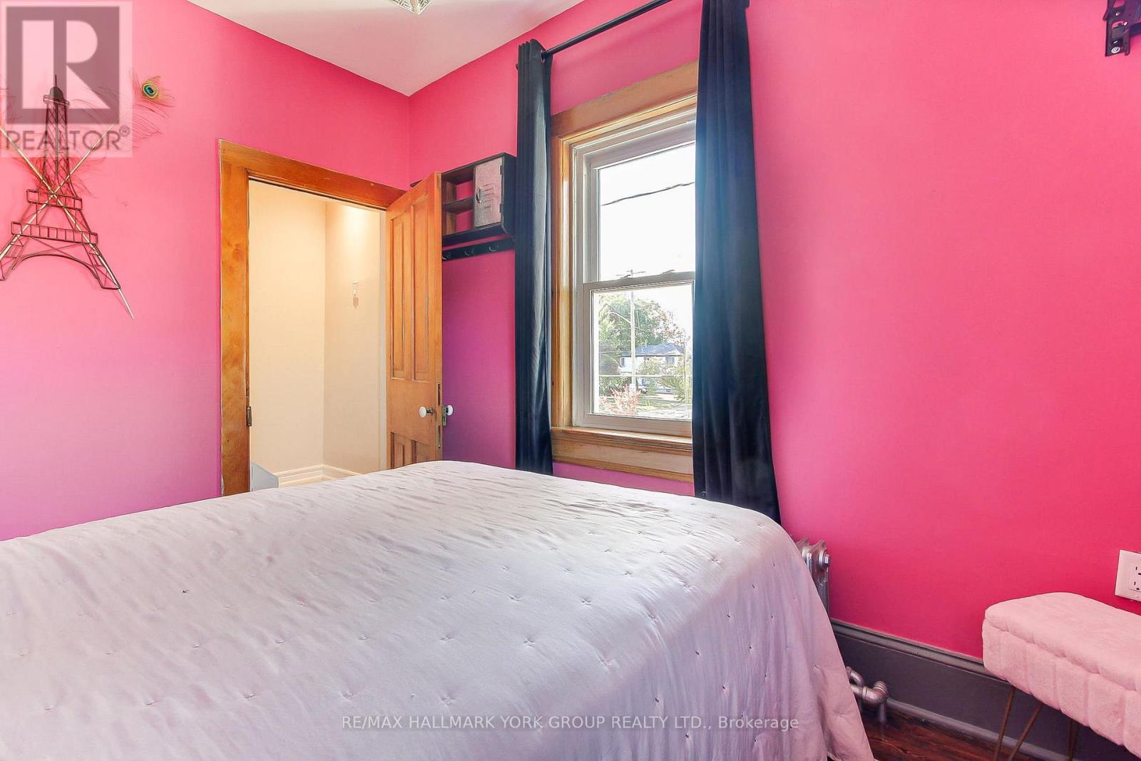 207 Waterloo Street N, Cambridge, ON - Indoor Photo Showing Bedroom