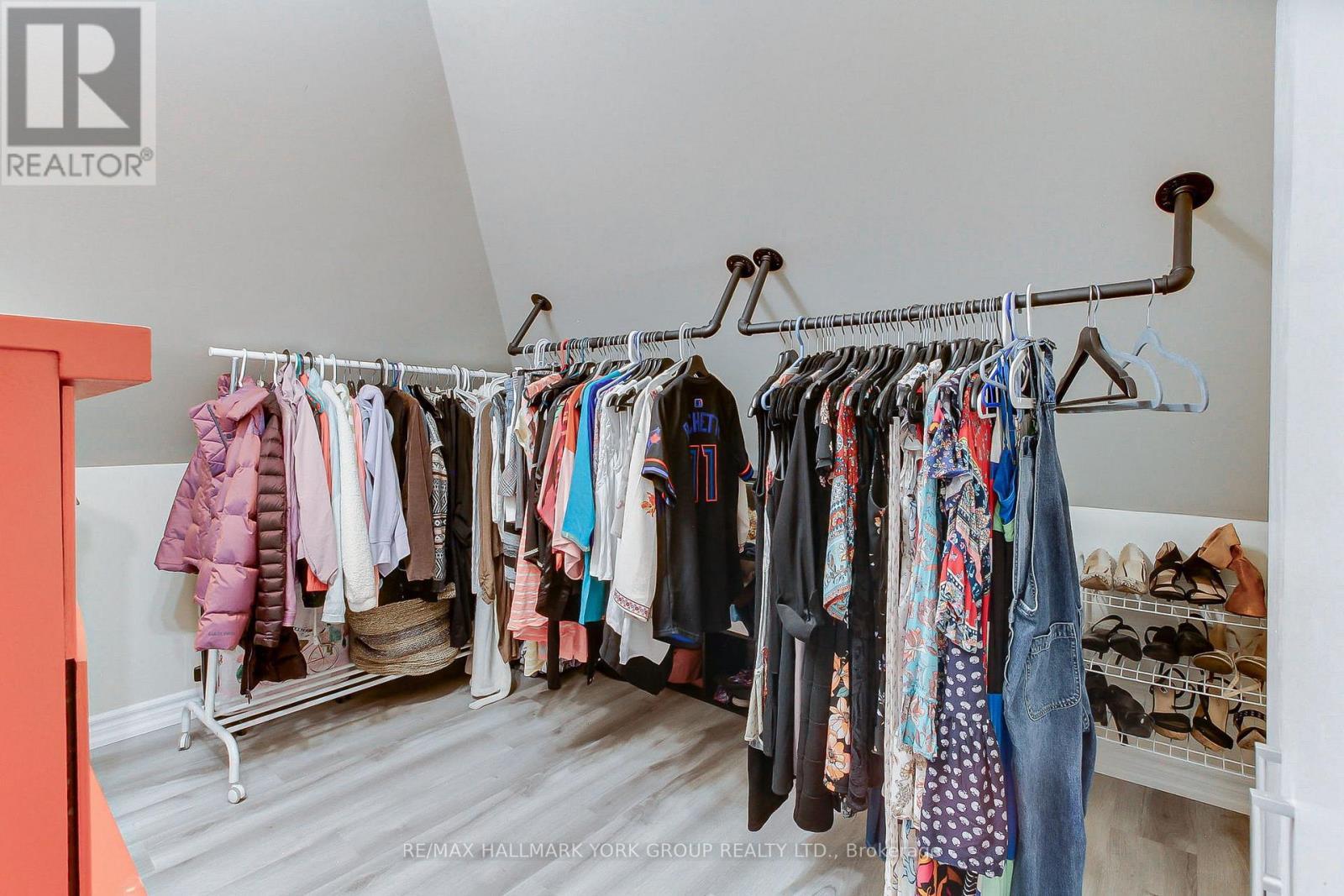 207 Waterloo Street N, Cambridge, ON - Indoor With Storage