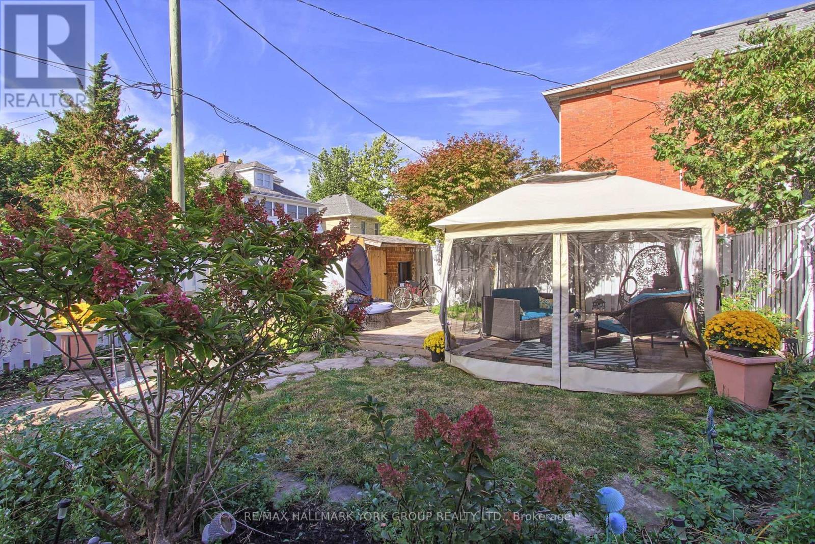 207 Waterloo Street N, Cambridge, ON - Outdoor