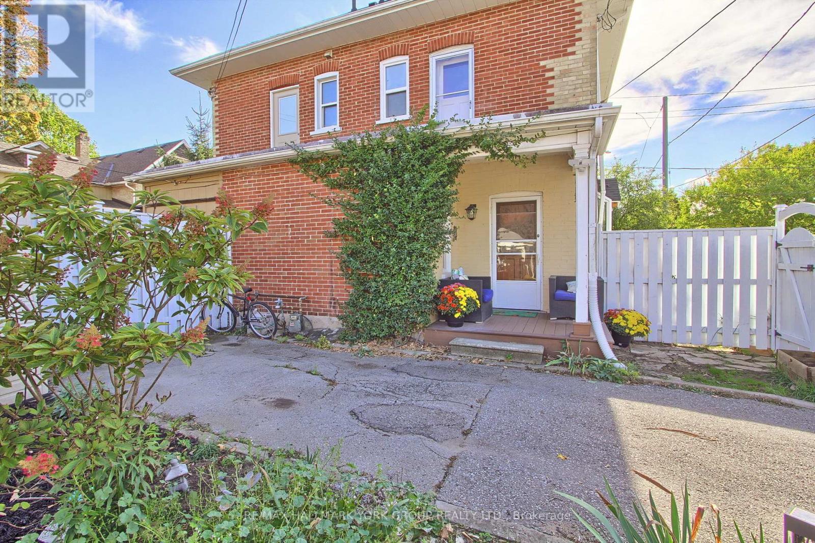 207 Waterloo Street N, Cambridge, ON - Outdoor