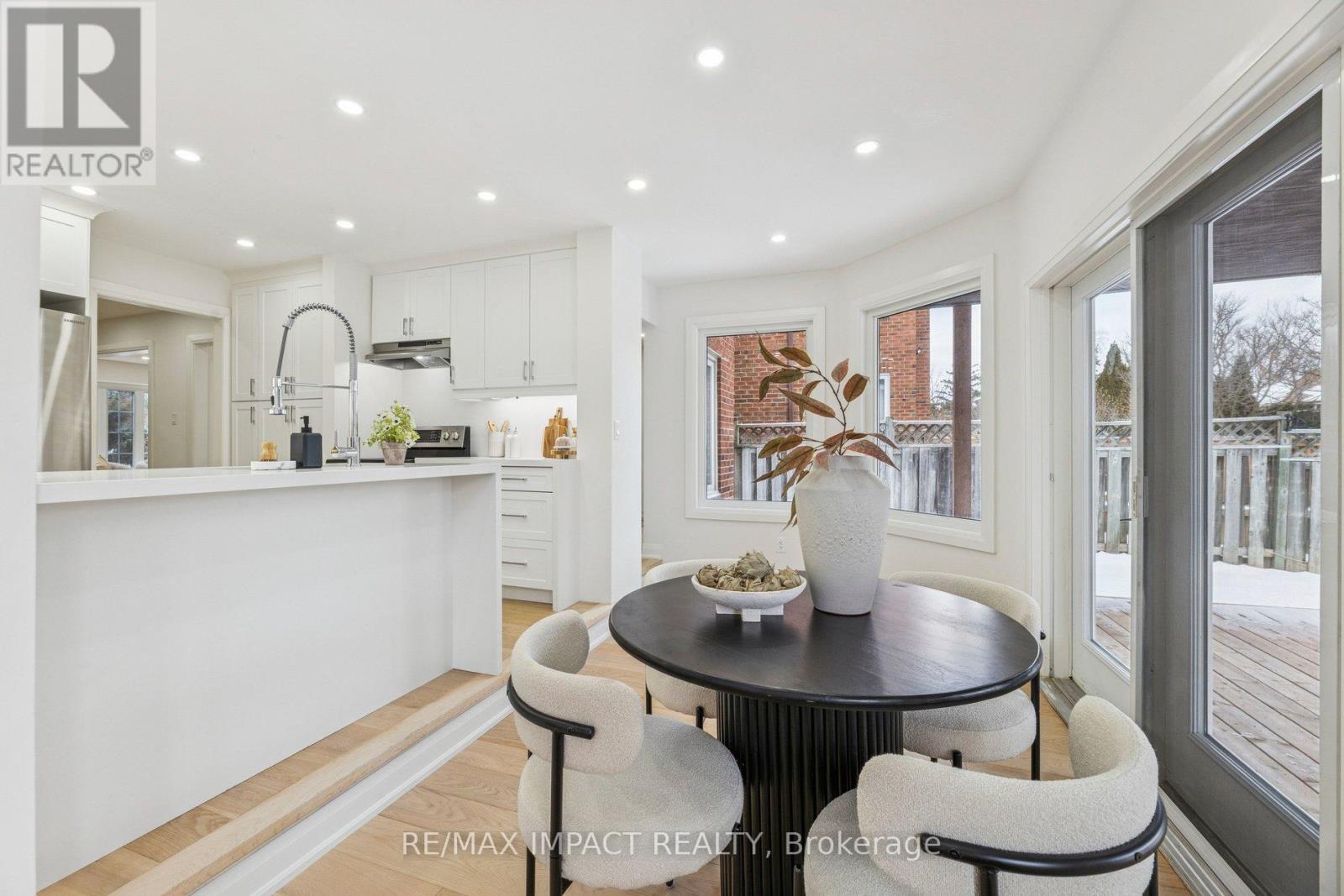 1871 Brookshire Square, Pickering (Liverpool), ON - Indoor Photo Showing Dining Room
