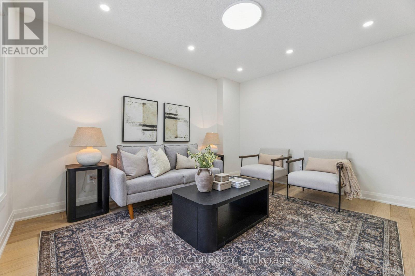 1871 Brookshire Square, Pickering (Liverpool), ON - Indoor Photo Showing Living Room