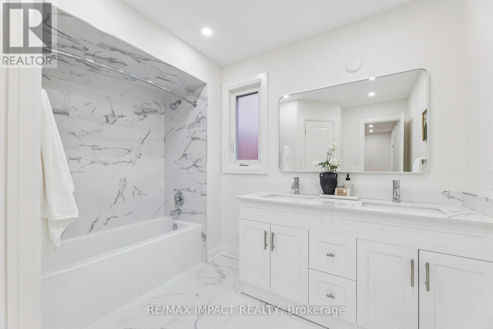 1871 Brookshire Square, Pickering (Liverpool), ON - Indoor Photo Showing Bathroom