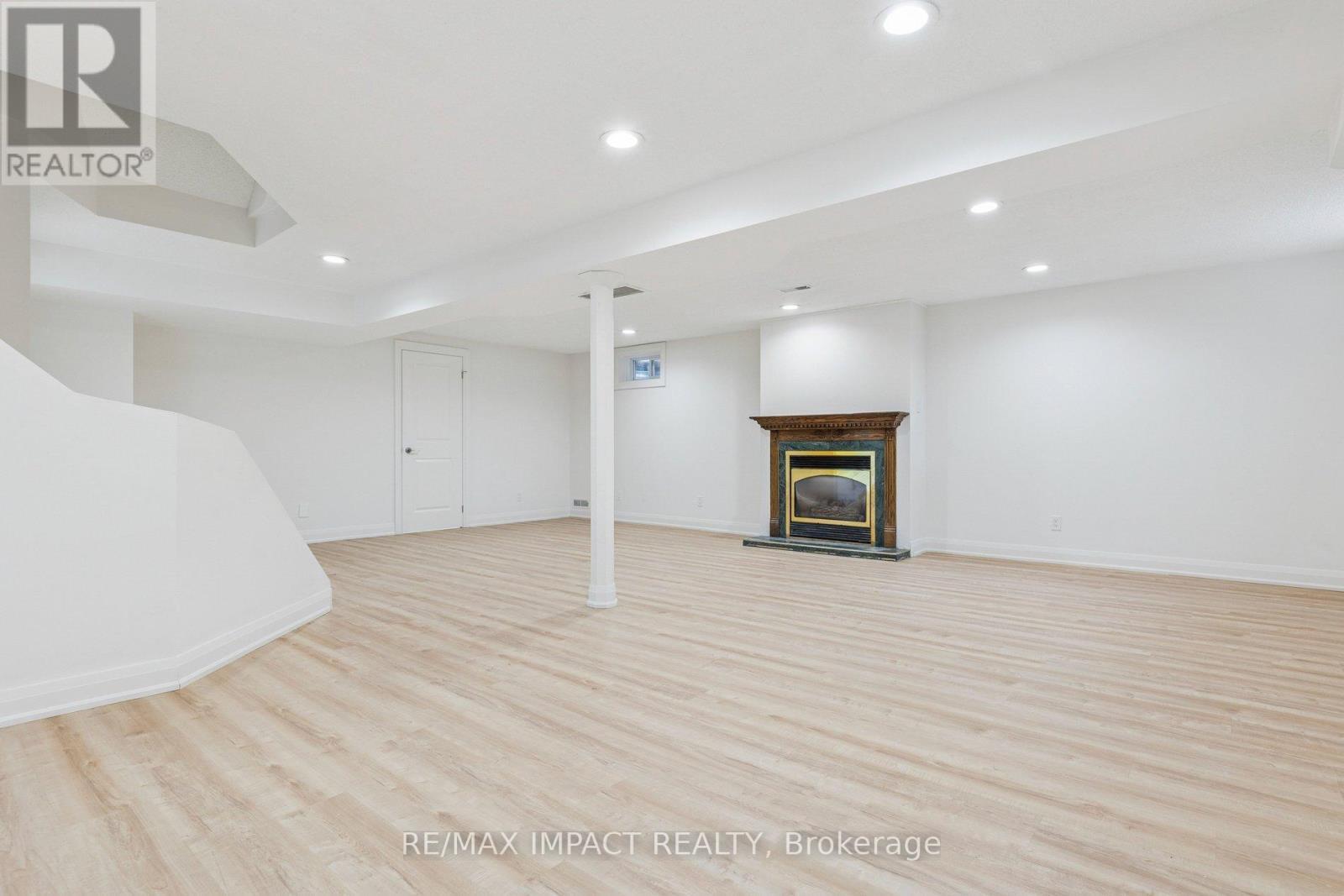 1871 Brookshire Square, Pickering (Liverpool), ON - Indoor