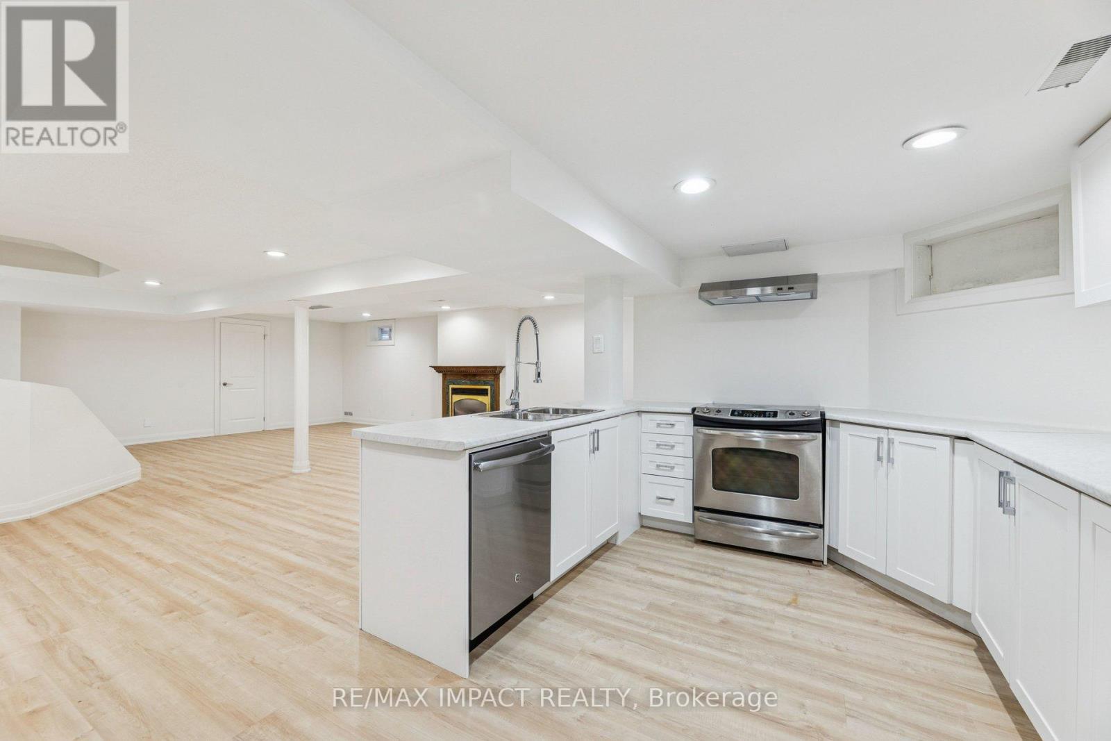 1871 Brookshire Square, Pickering (Liverpool), ON - Indoor Photo Showing Kitchen