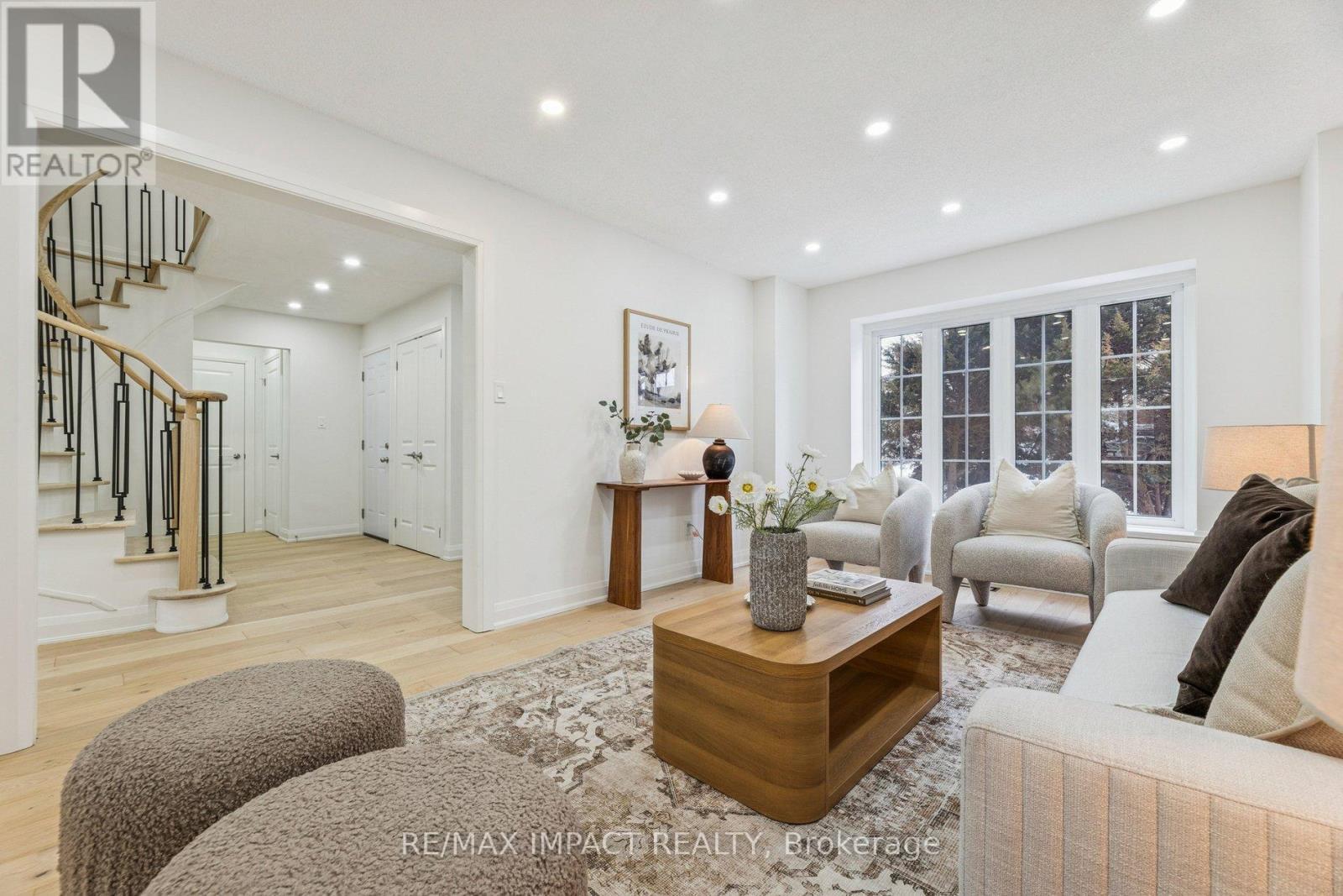 1871 Brookshire Square, Pickering (Liverpool), ON - Indoor Photo Showing Living Room