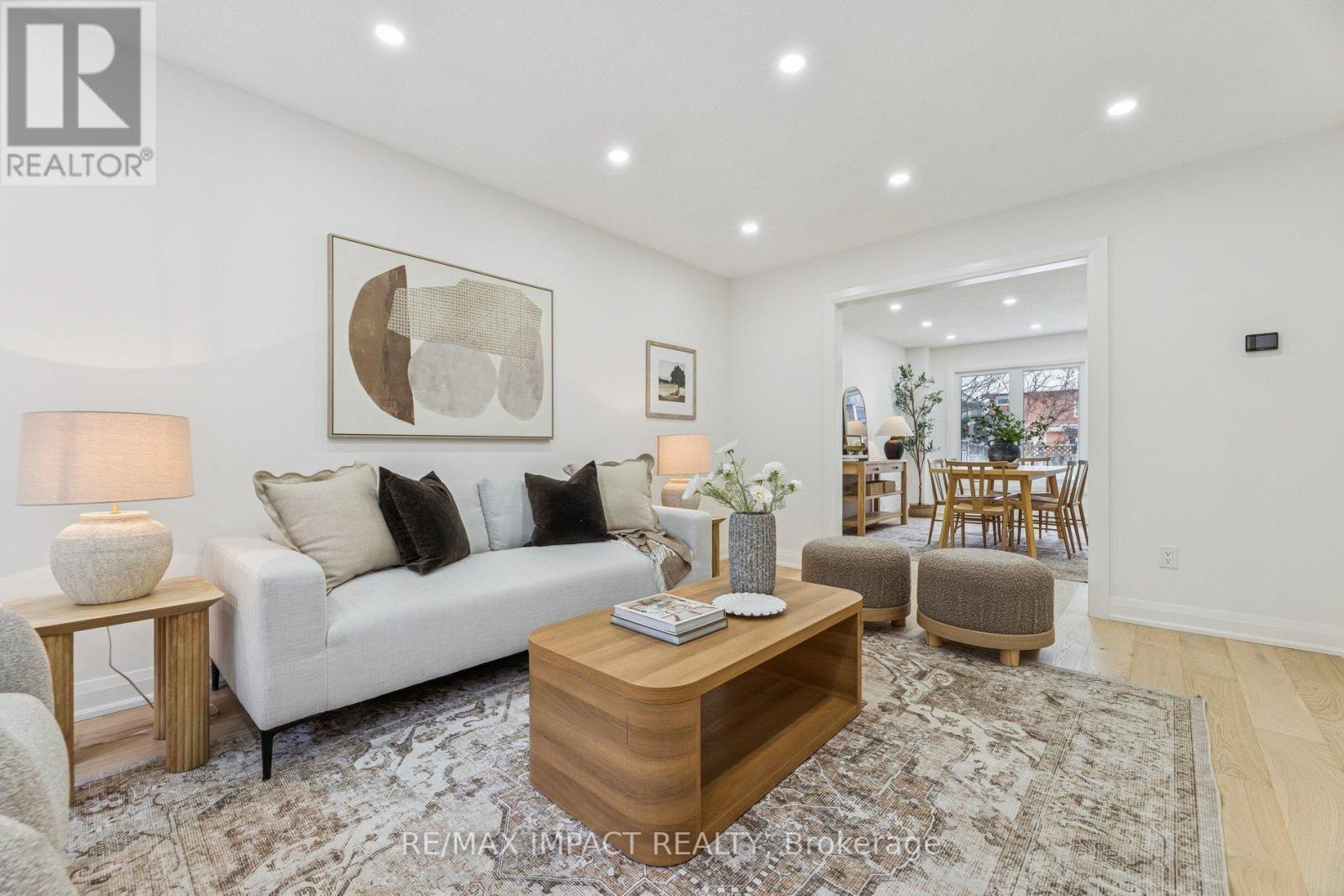 1871 Brookshire Square, Pickering (Liverpool), ON - Indoor Photo Showing Living Room