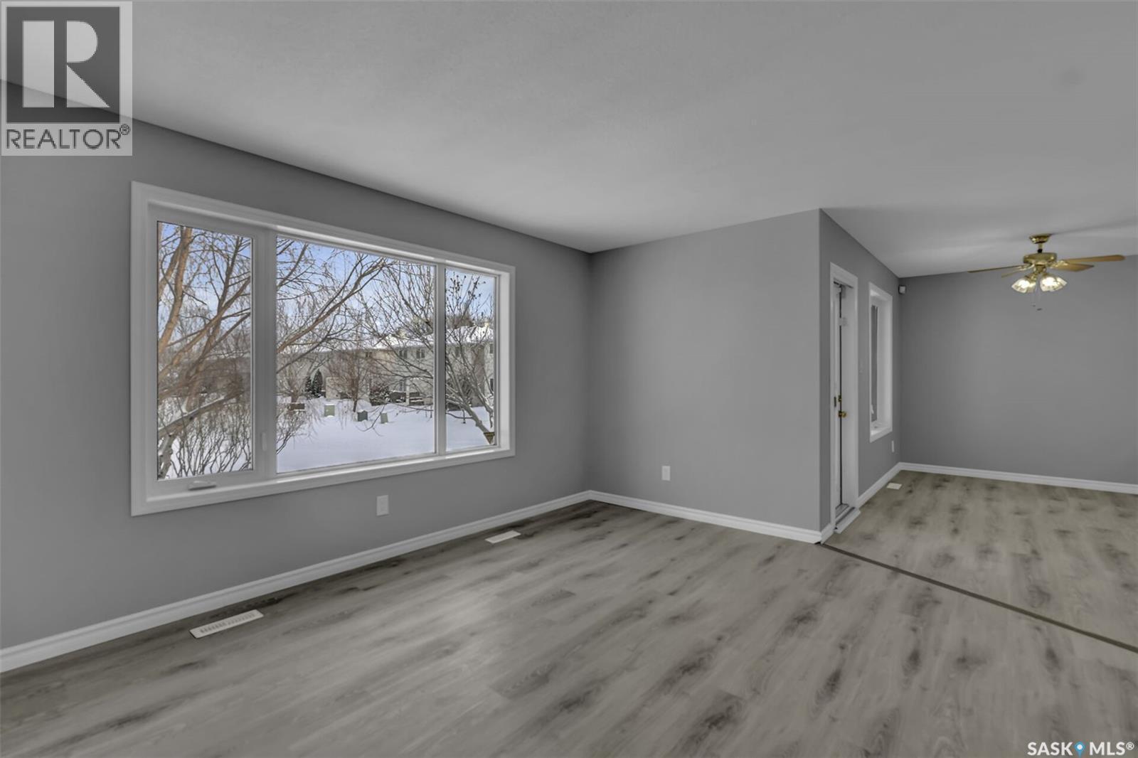 812 15Th Avenue, Regina, SK - Indoor Photo Showing Other Room