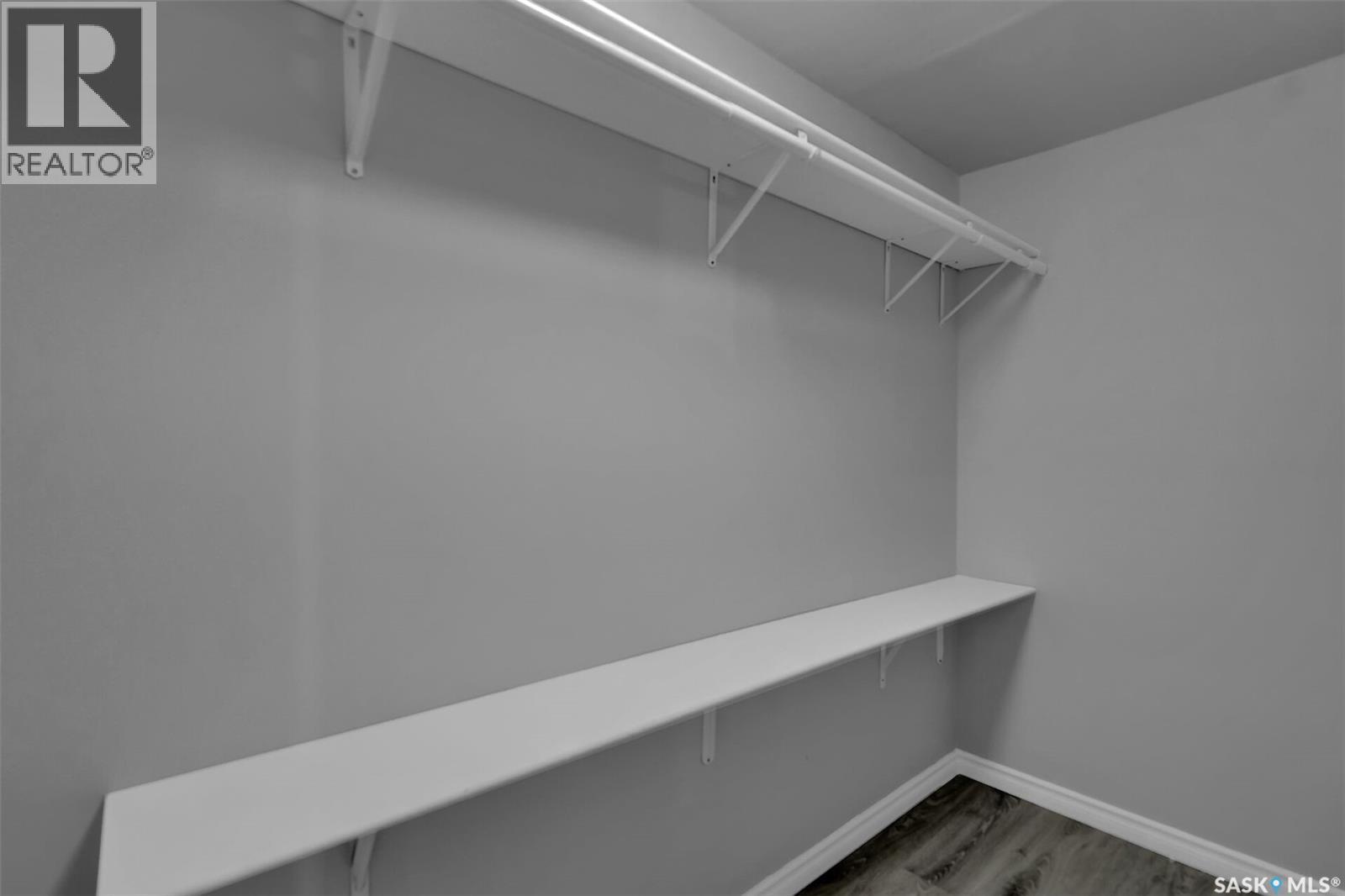 812 15Th Avenue, Regina, SK - Indoor With Storage