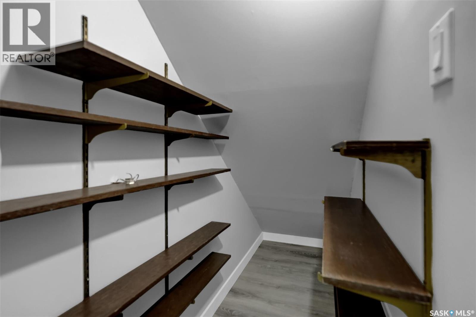 812 15Th Avenue, Regina, SK - Indoor