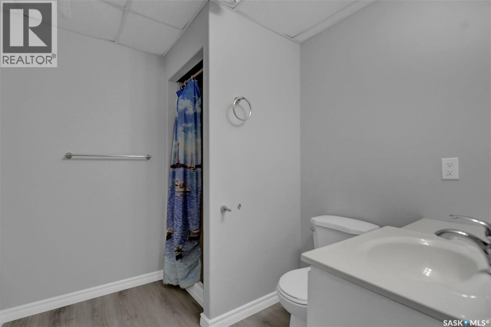 812 15Th Avenue, Regina, SK - Indoor Photo Showing Bathroom