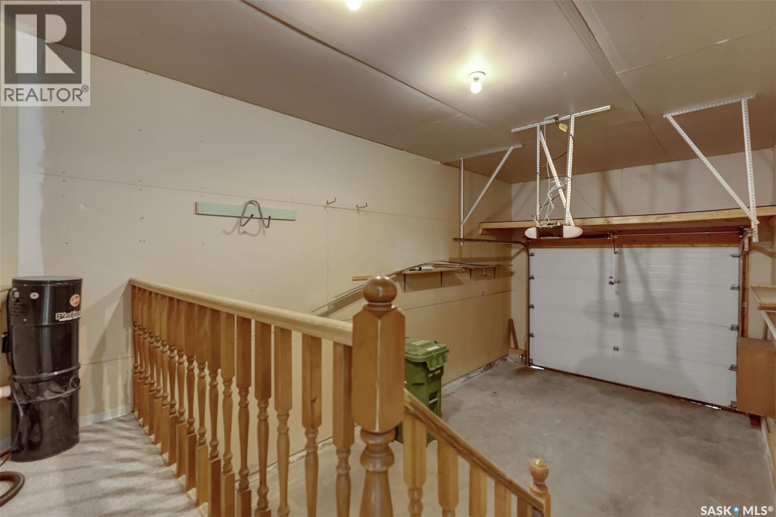 812 15Th Avenue, Regina, SK - Indoor Photo Showing Garage