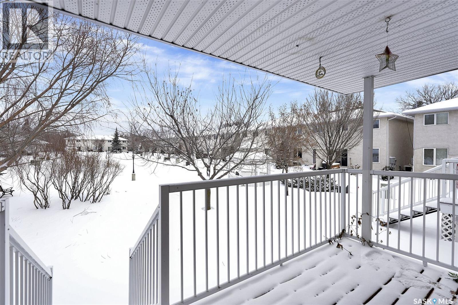 812 15Th Avenue, Regina, SK - Outdoor With Deck Patio Veranda