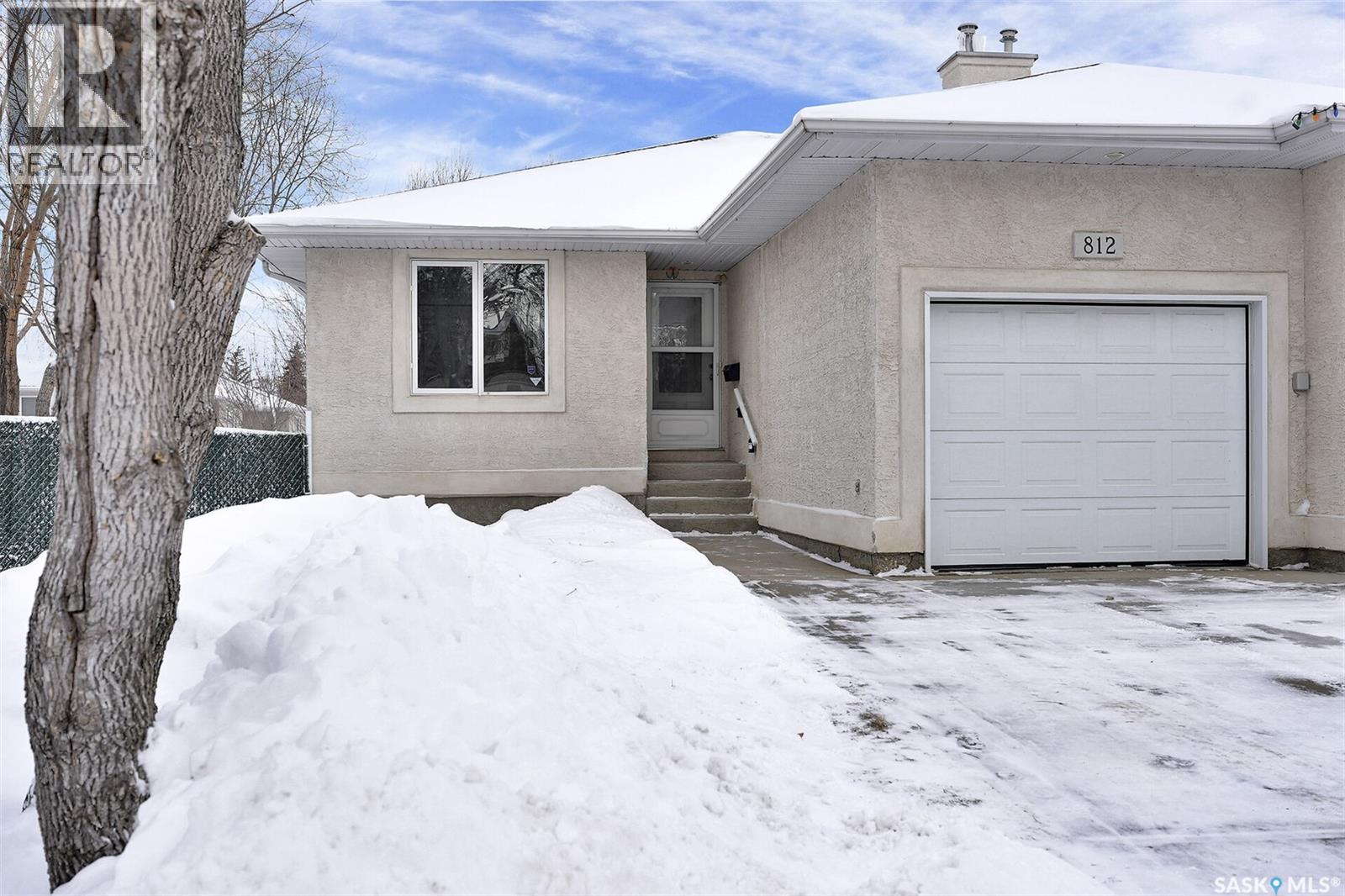 812 15Th Avenue, Regina, SK - Outdoor