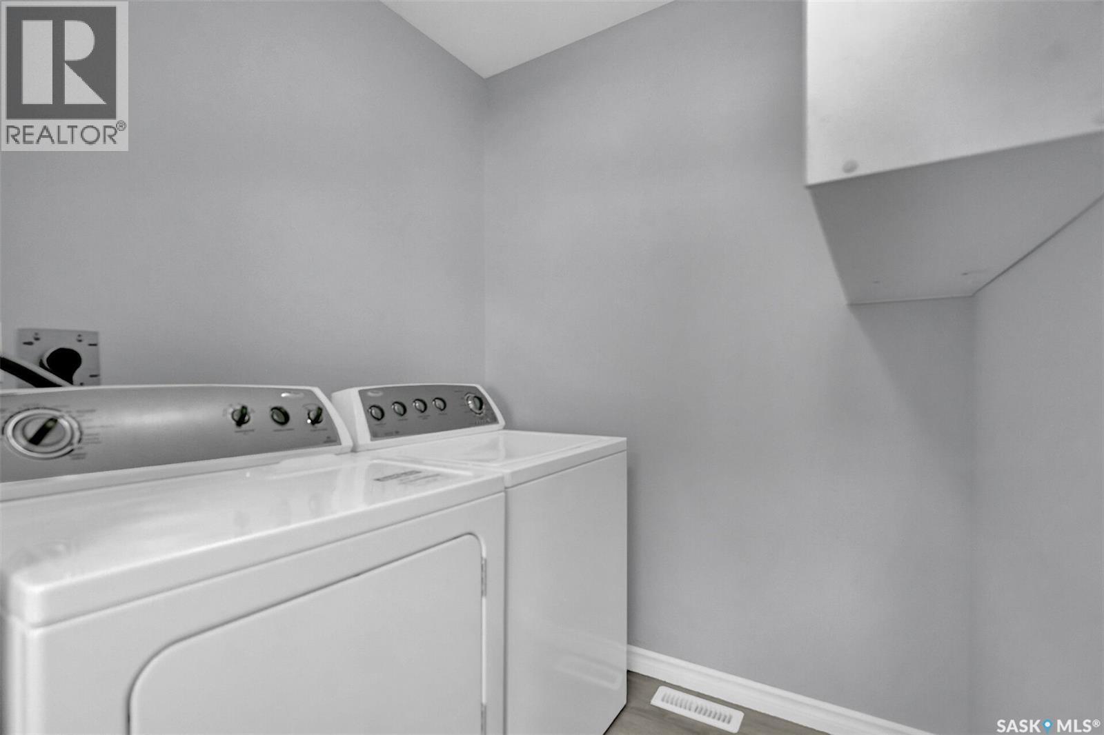 812 15Th Avenue, Regina, SK - Indoor Photo Showing Laundry Room