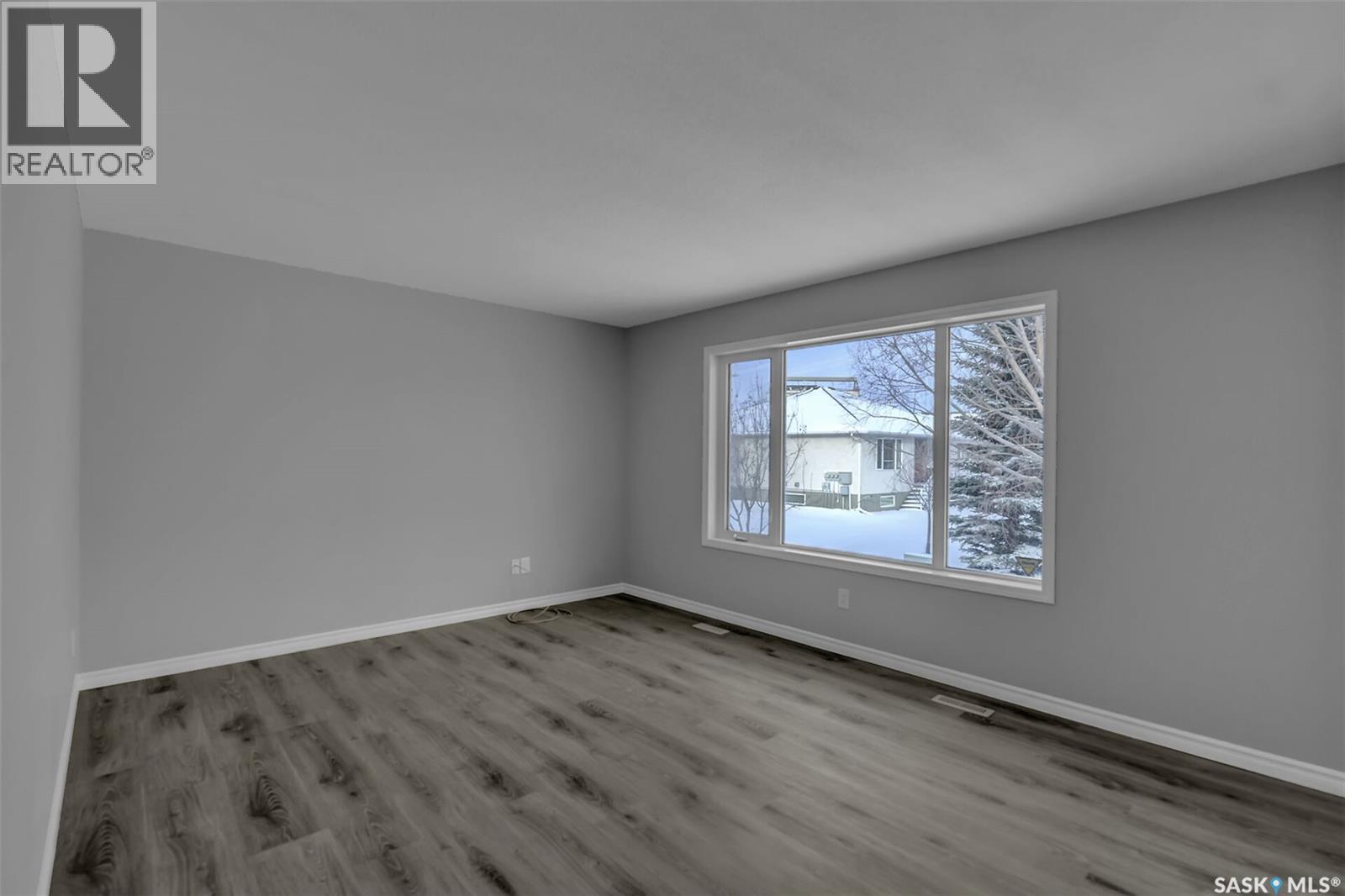 812 15Th Avenue, Regina, SK - Indoor Photo Showing Other Room