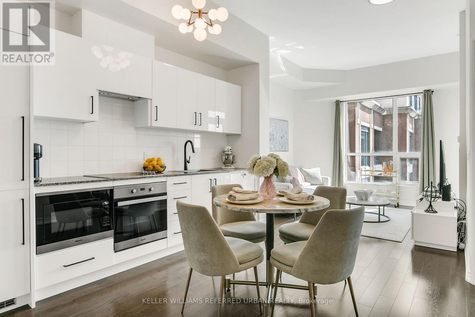 725 - 23 Glebe Road W, Toronto, ON - Indoor