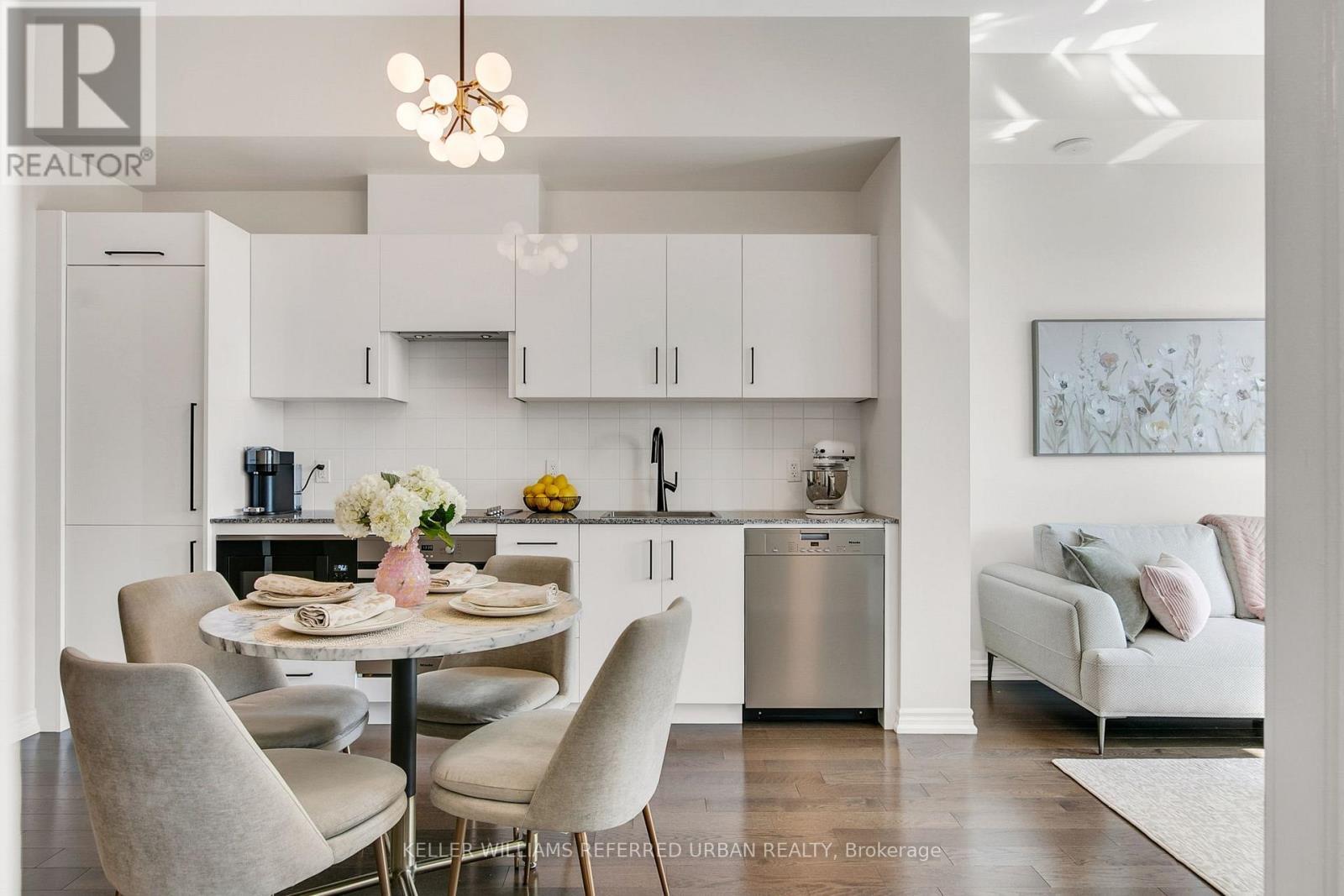 725 - 23 Glebe Road W, Toronto, ON - Indoor Photo Showing Other Room