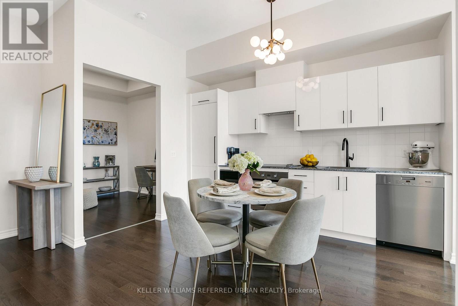 725 - 23 Glebe Road W, Toronto, ON - Indoor