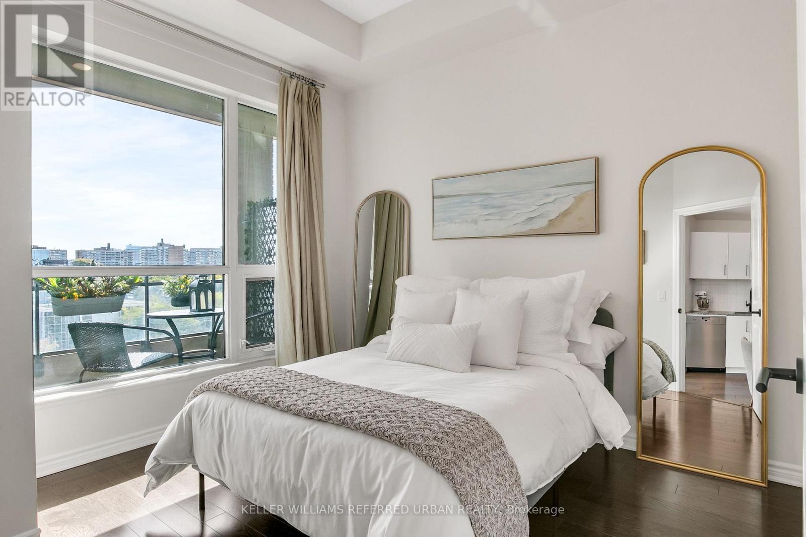 725 - 23 Glebe Road W, Toronto, ON - Indoor Photo Showing Bedroom