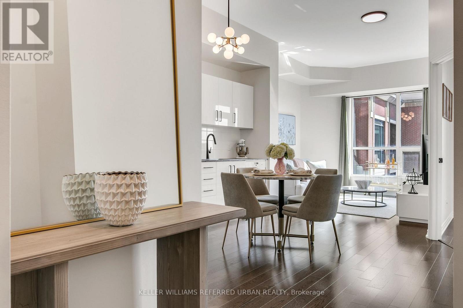 725 - 23 Glebe Road W, Toronto, ON - Indoor Photo Showing Dining Room