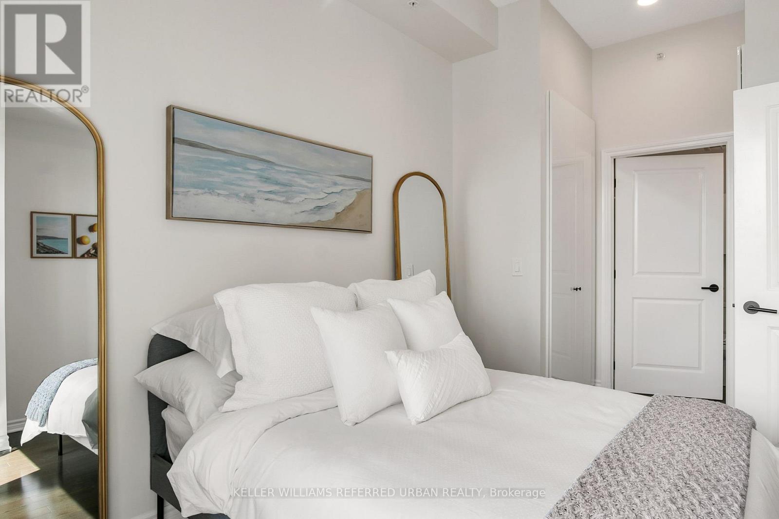 725 - 23 Glebe Road W, Toronto, ON - Indoor Photo Showing Bedroom