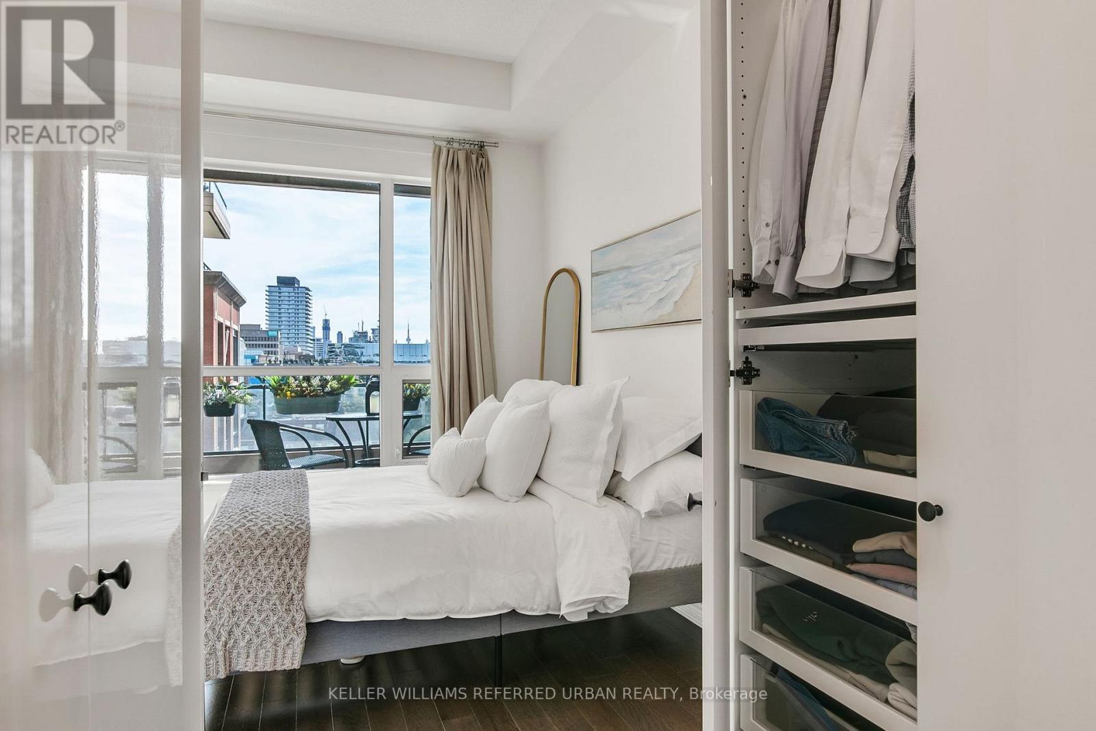 725 - 23 Glebe Road W, Toronto, ON - Indoor Photo Showing Bedroom