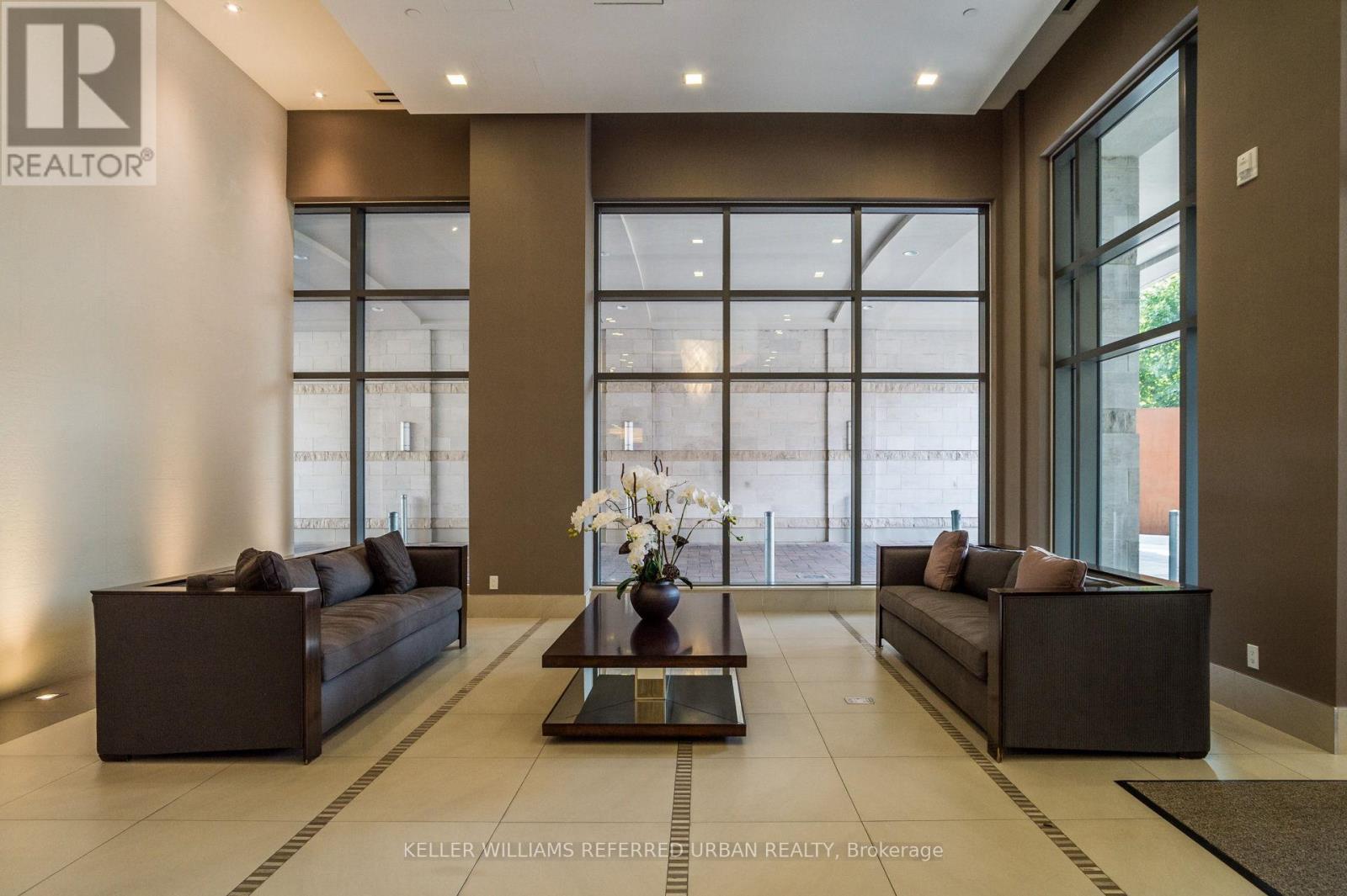 725 - 23 Glebe Road W, Toronto, ON - Indoor