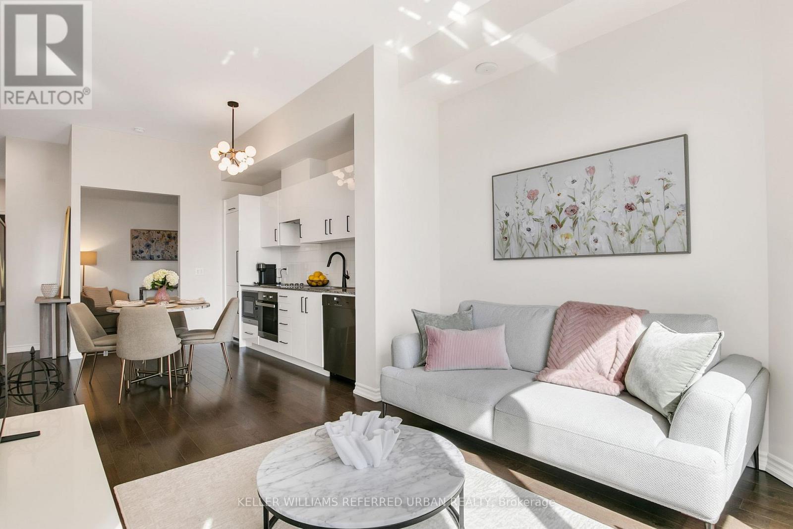 725 - 23 Glebe Road W, Toronto, ON - Indoor Photo Showing Living Room