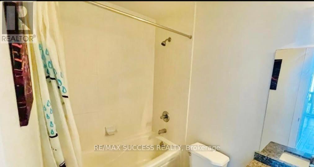 1611 - 18 Harbour Street, Toronto, ON - Indoor Photo Showing Bathroom