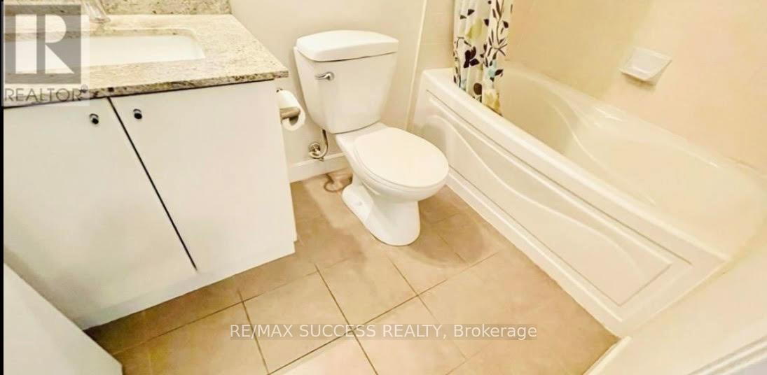 1611 - 18 Harbour Street, Toronto, ON - Indoor Photo Showing Bathroom