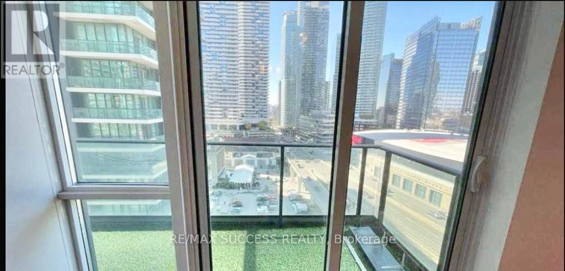 1611 - 18 Harbour Street, Toronto, ON - Indoor Photo Showing Other Room