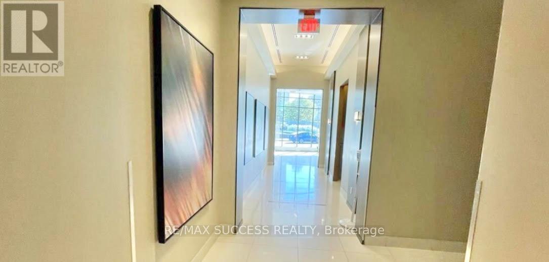 1611 - 18 Harbour Street, Toronto, ON - Indoor