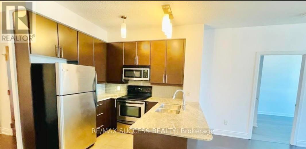 1611 - 18 Harbour Street, Toronto, ON - Indoor Photo Showing Kitchen