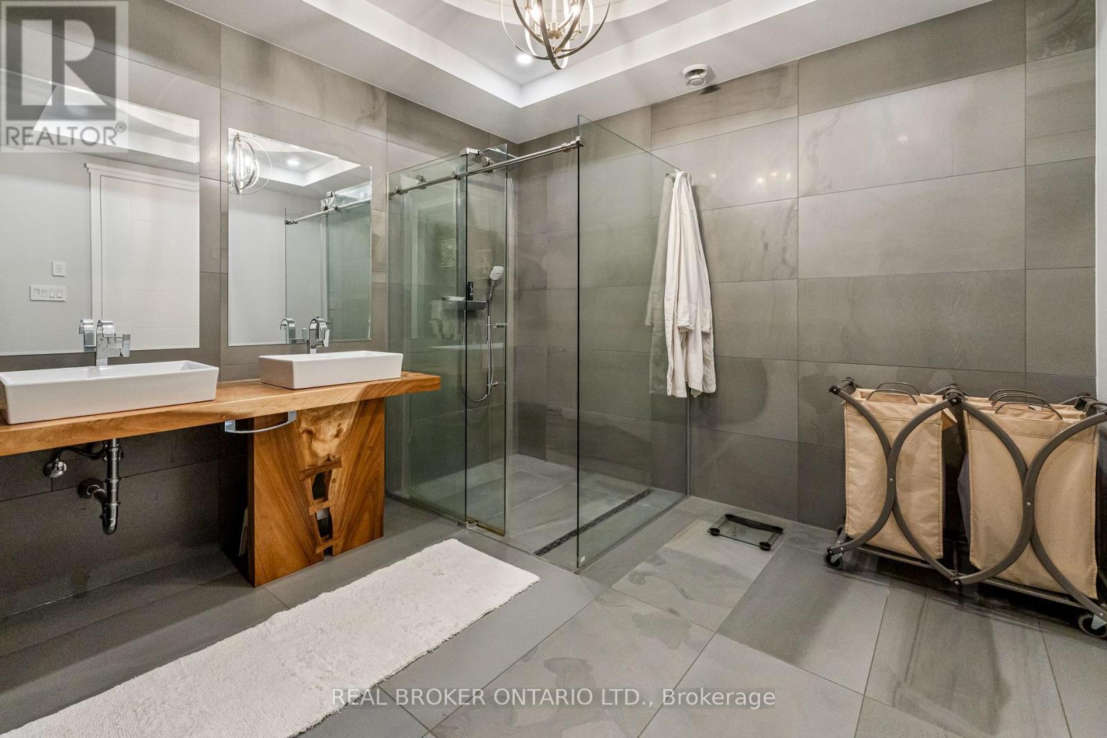 69 Donald Street, Ottawa, ON - Indoor Photo Showing Bathroom