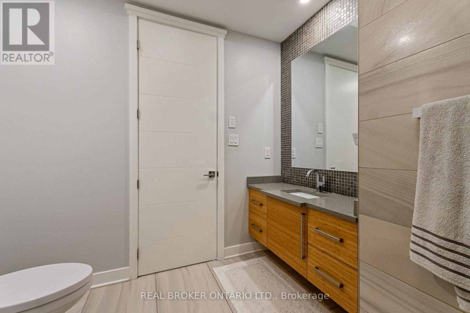 69 Donald Street, Ottawa, ON - Indoor Photo Showing Bathroom