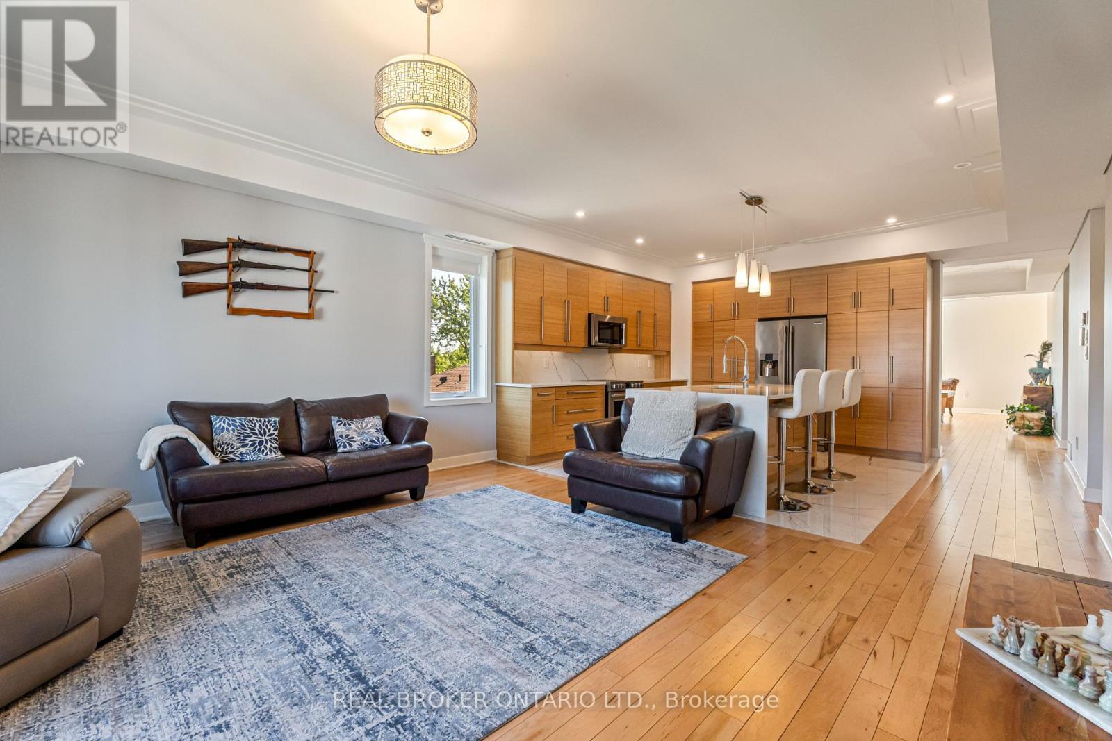 69 Donald Street, Ottawa, ON - Indoor Photo Showing Living Room