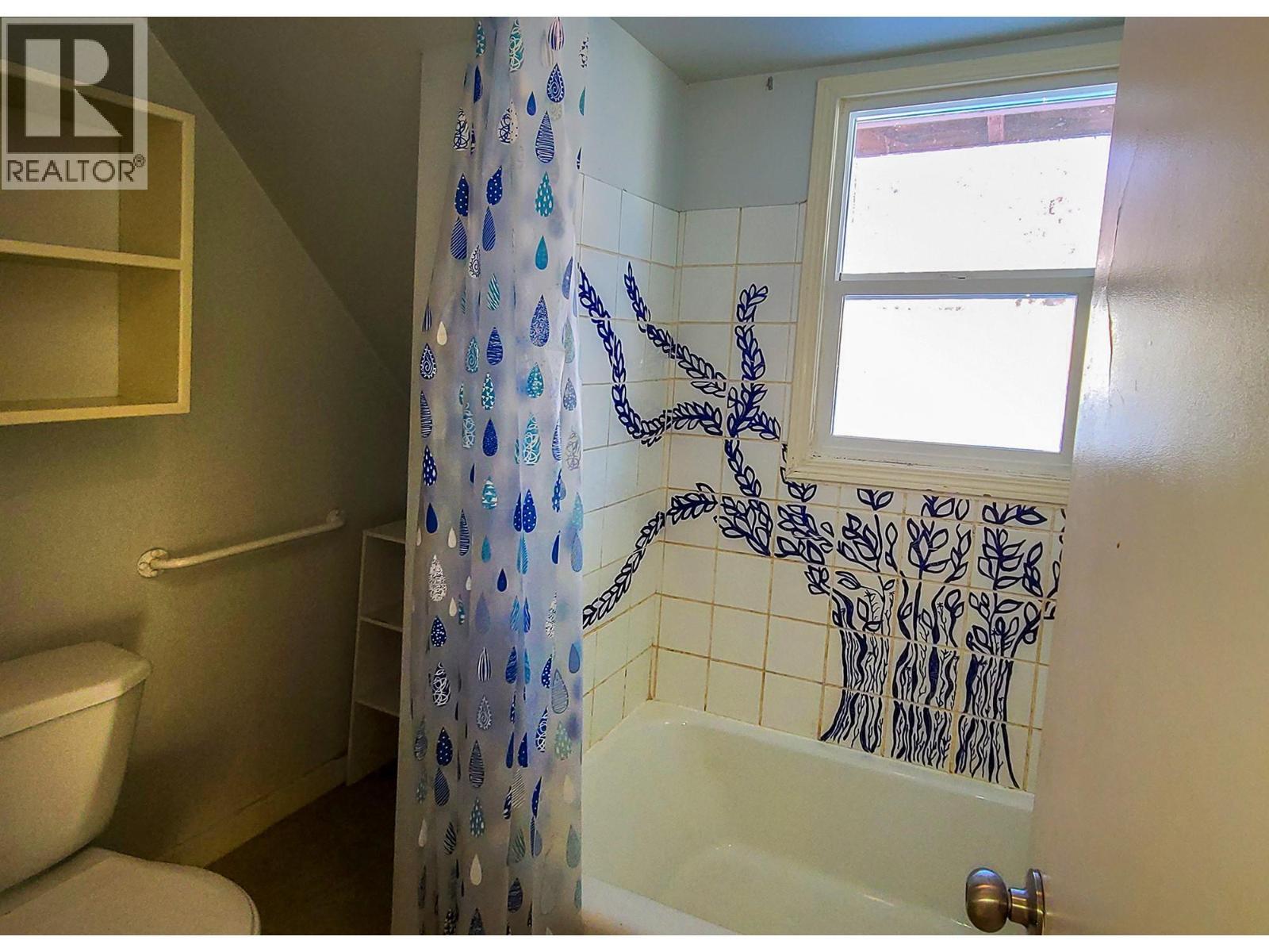 402 Cranbrook Street, Kimberley, BC - Indoor Photo Showing Bathroom