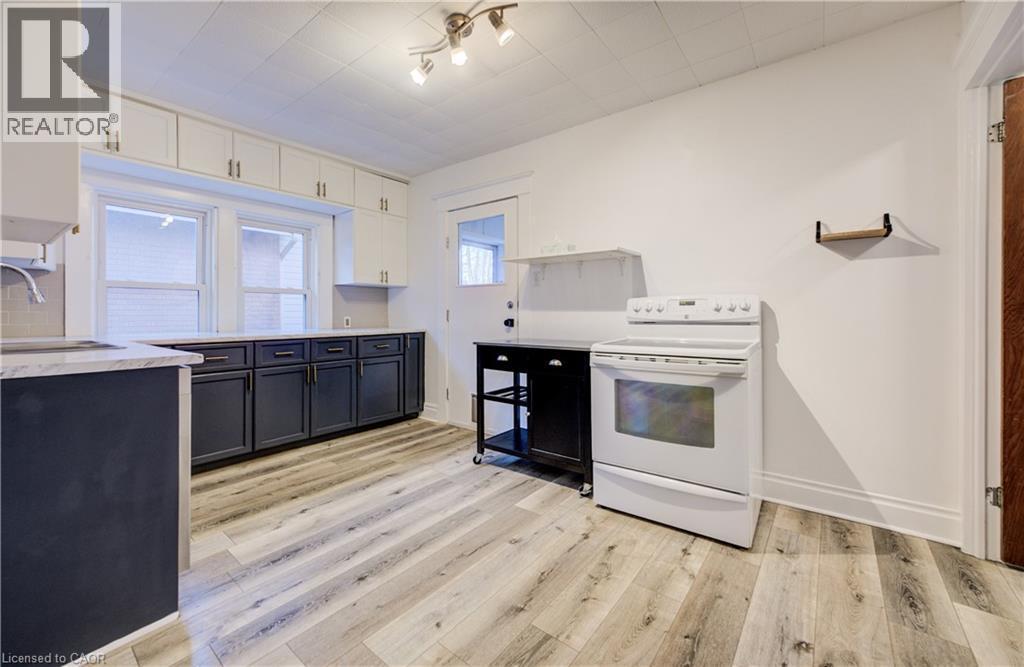 15 Troy Street, Kitchener, ON - Indoor Photo Showing Kitchen