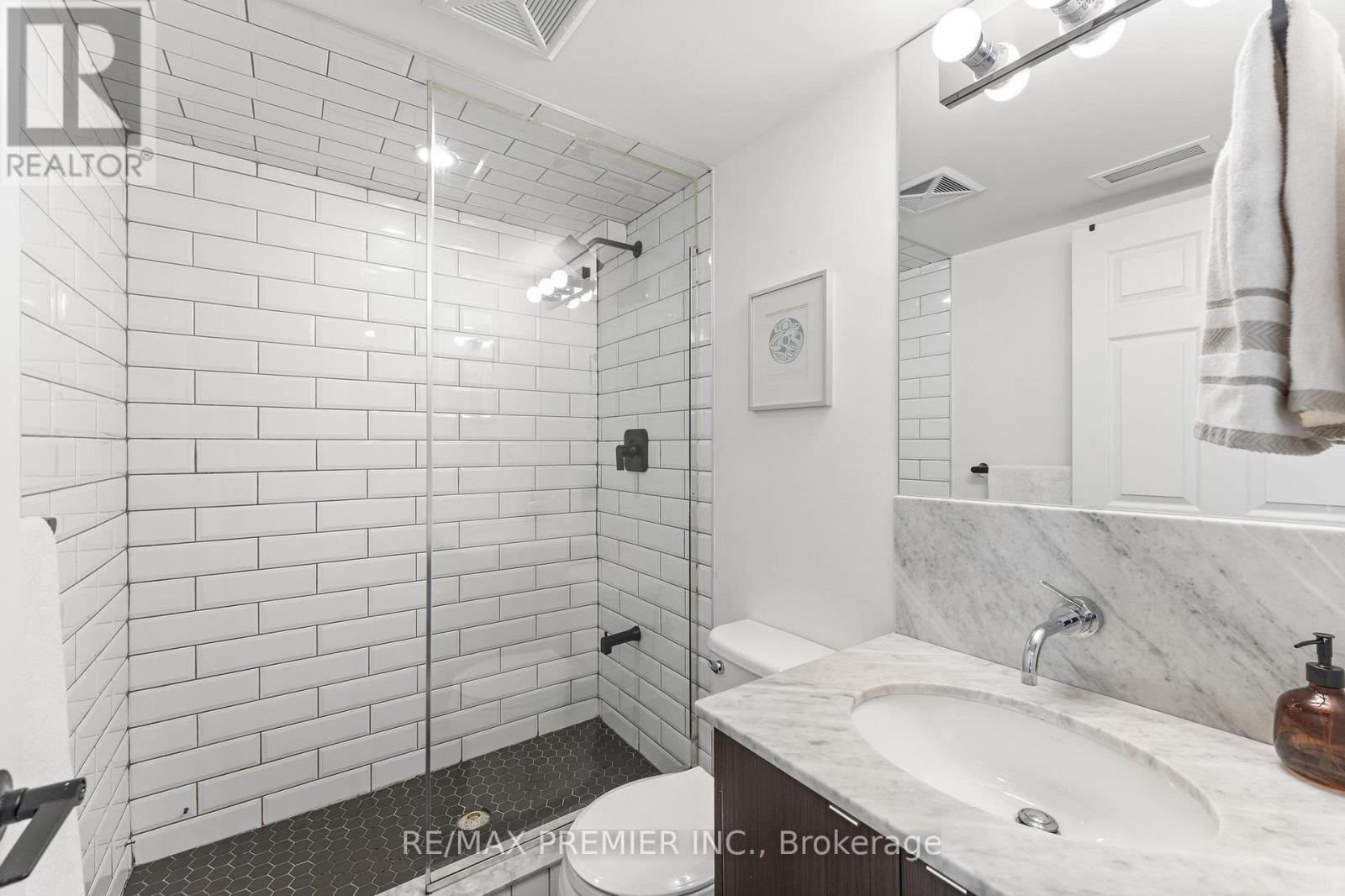 Th13 - 57 East Liberty Street, Toronto, ON - Indoor Photo Showing Bathroom