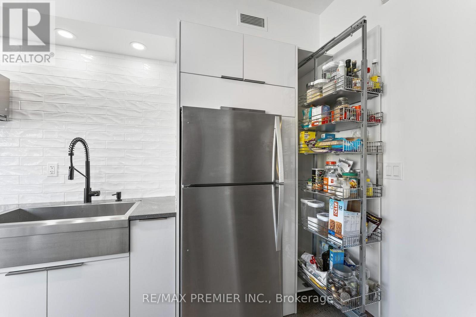 Th13 - 57 East Liberty Street, Toronto, ON - Indoor