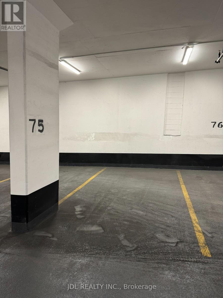 #2303 E - 70 Princess Street, Toronto, ON - Indoor Photo Showing Garage