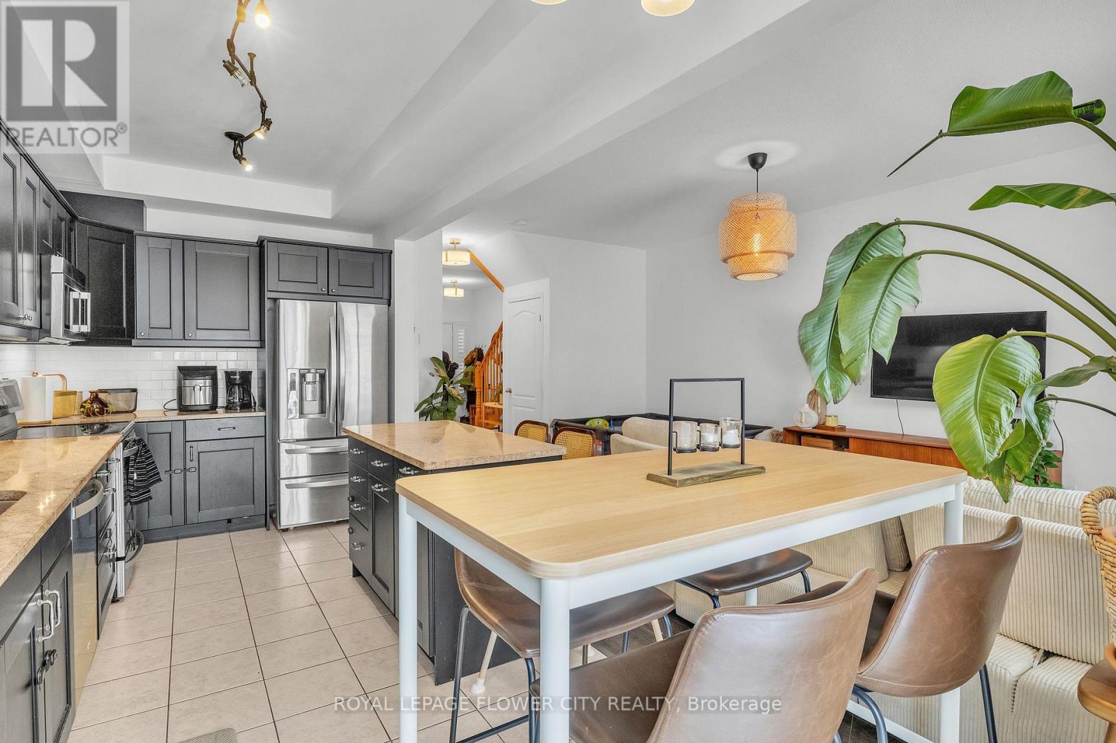 80 Palacebeach Trail, Hamilton, ON - Indoor Photo Showing Kitchen With Upgraded Kitchen