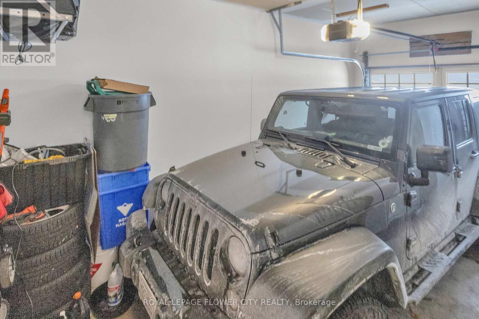 80 Palacebeach Trail, Hamilton, ON - Indoor Photo Showing Garage