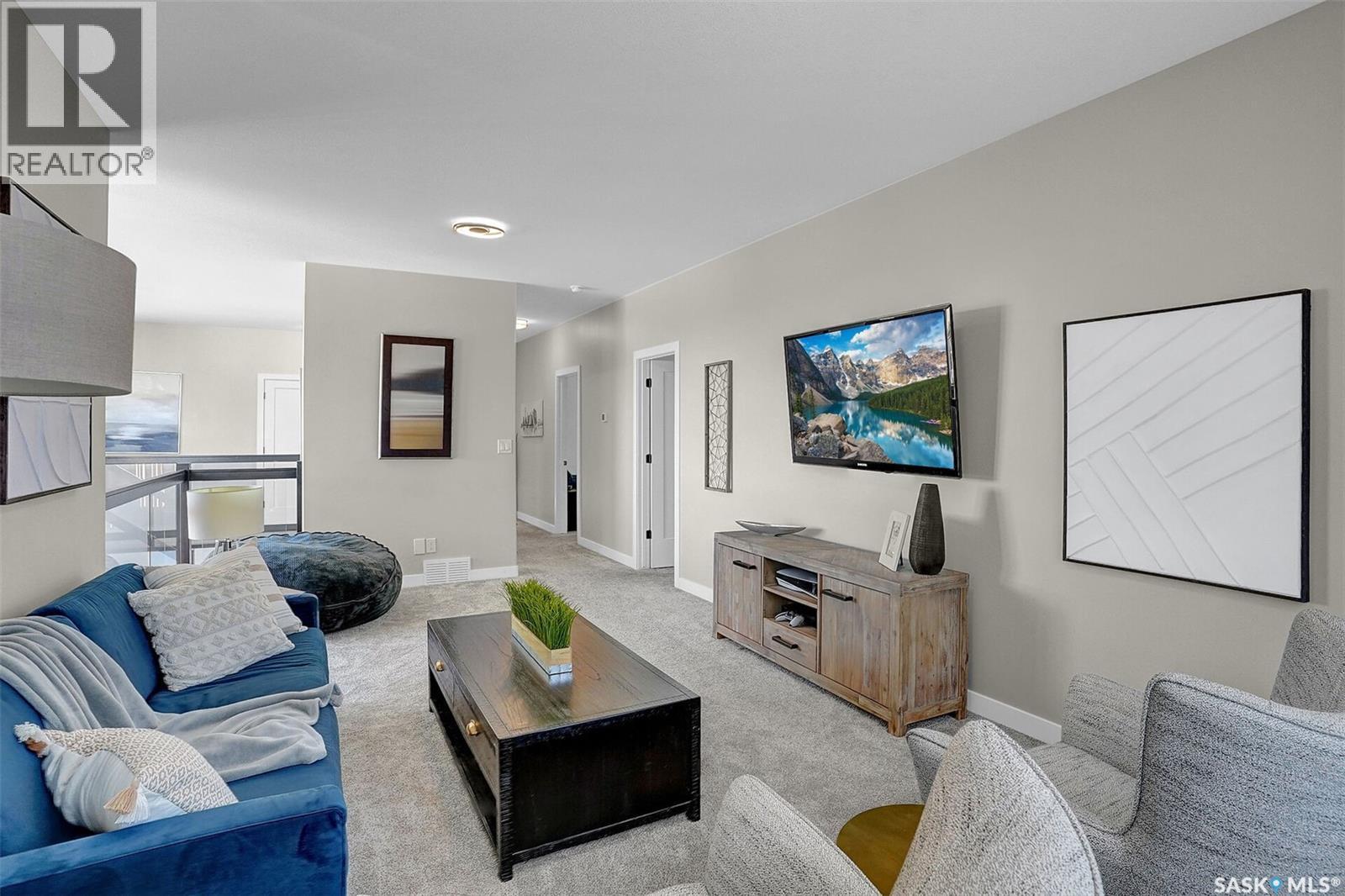 4244 Elderberry Crescent E, Regina, SK - Indoor Photo Showing Living Room