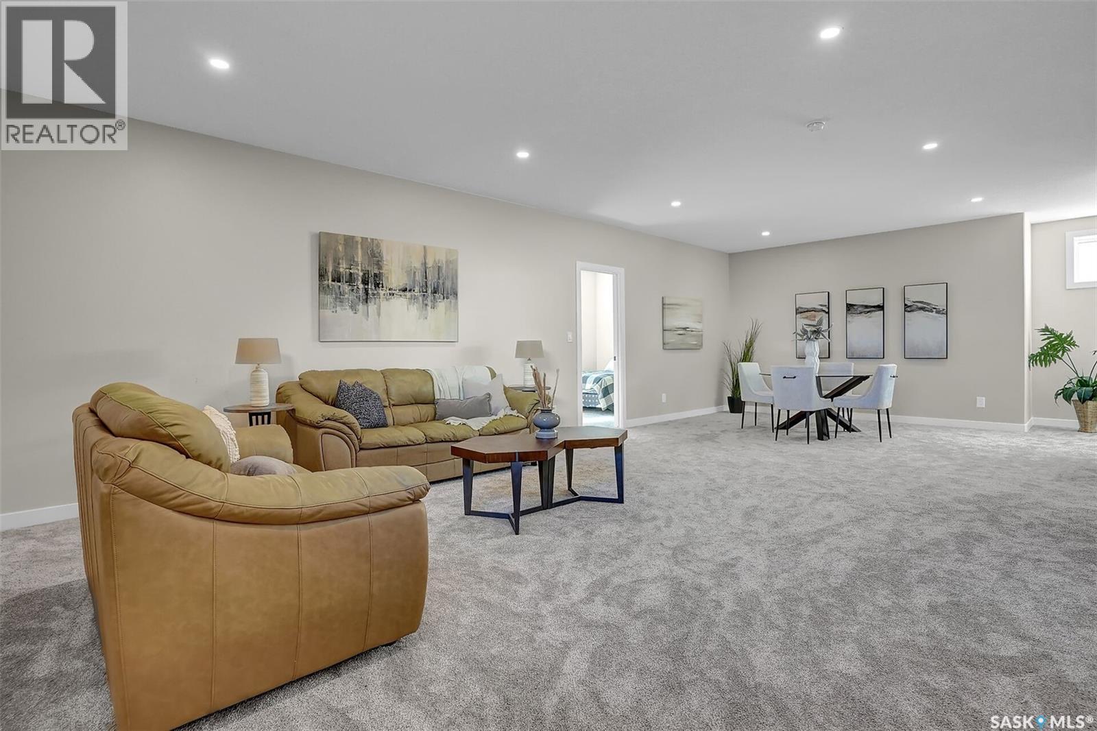 4244 Elderberry Crescent E, Regina, SK - Indoor Photo Showing Living Room